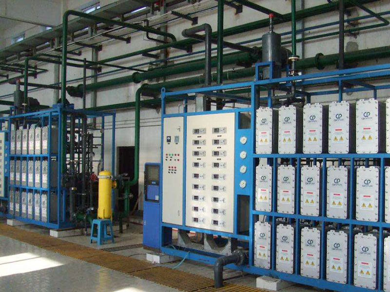 EDI設(shè)備內(nèi)部有兩個水膽，一個是熱水膽，一個是冷水膽